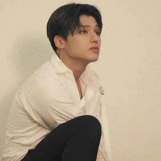 ManuelaTuan's tweet photo. 𝑊𝑜𝑜𝑠𝑎𝑛 𝑎𝑢 | 𝐁𝐚𝐝 𝐁𝐨𝐲 𝐓𝐡𝐚𝐭 𝐈 𝐋𝐨𝐯𝐞

Wooyoung, um garoto estudioso e certinho que odeia se meter em confusões e segue as regras se apaixona por San, um bad boy super popular que adora quebrar as regras https://t.co/M6dVMa2rDA