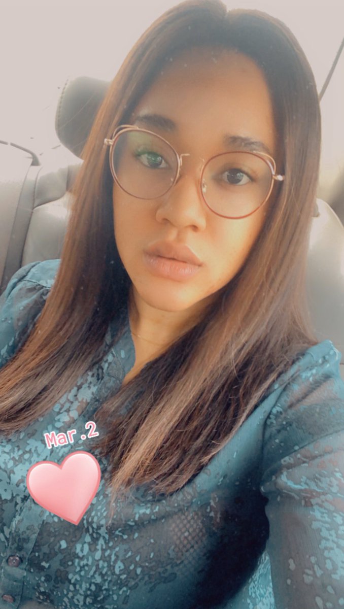 xinina1's tweet photo. But first, let me take a selfie..#igbogirl😘 https://t.co/DhXJU9P8iQ