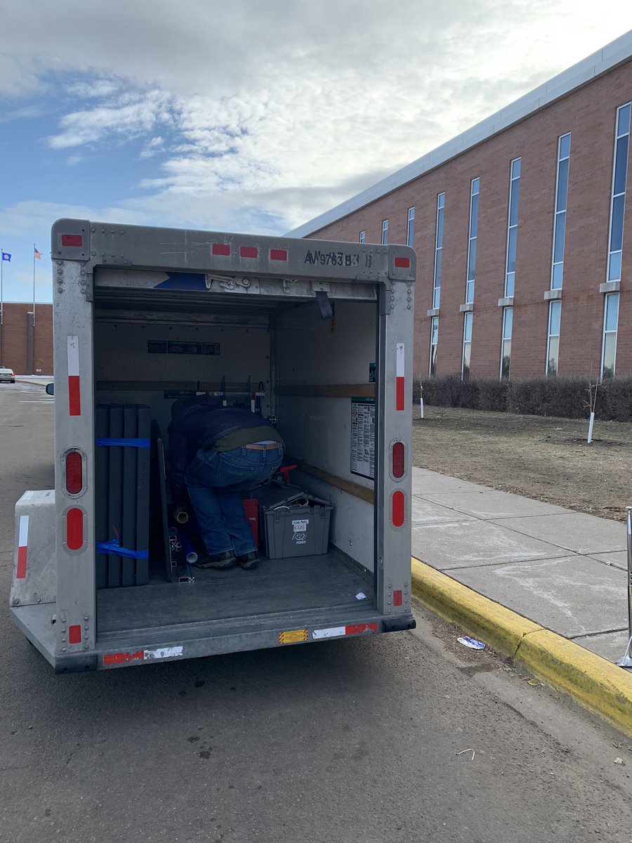 4229Magnetech's tweet photo. We’re packed and on our way to Duluth for the Northern Lights Regional! #omgrobots https://t.co/8stR3JZr54