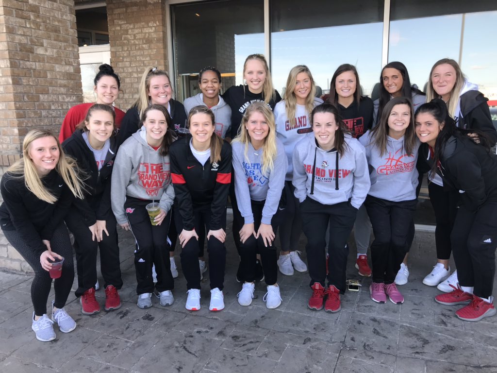 gv_wbb's tweet photo. After a pre-game Panera run, we’re off to Oskaloosa to play William Penn in the first round of the Heart Conference Tournament! #AllHeart #DrivenWithin 🛶👀🐶 https://t.co/ii0Mpqx1Yr
