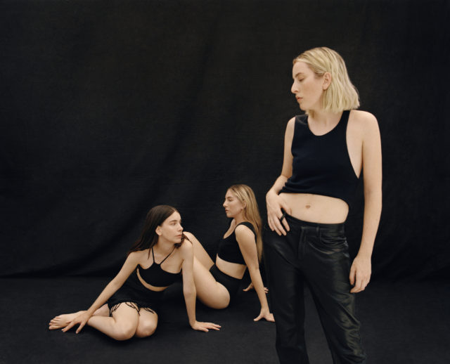 sonidoplanetaMX's tweet photo. HAIM estrena “The Steps”
🎵 Track: https://t.co/TV7p0OKw9p https://t.co/5RafvNZwG8