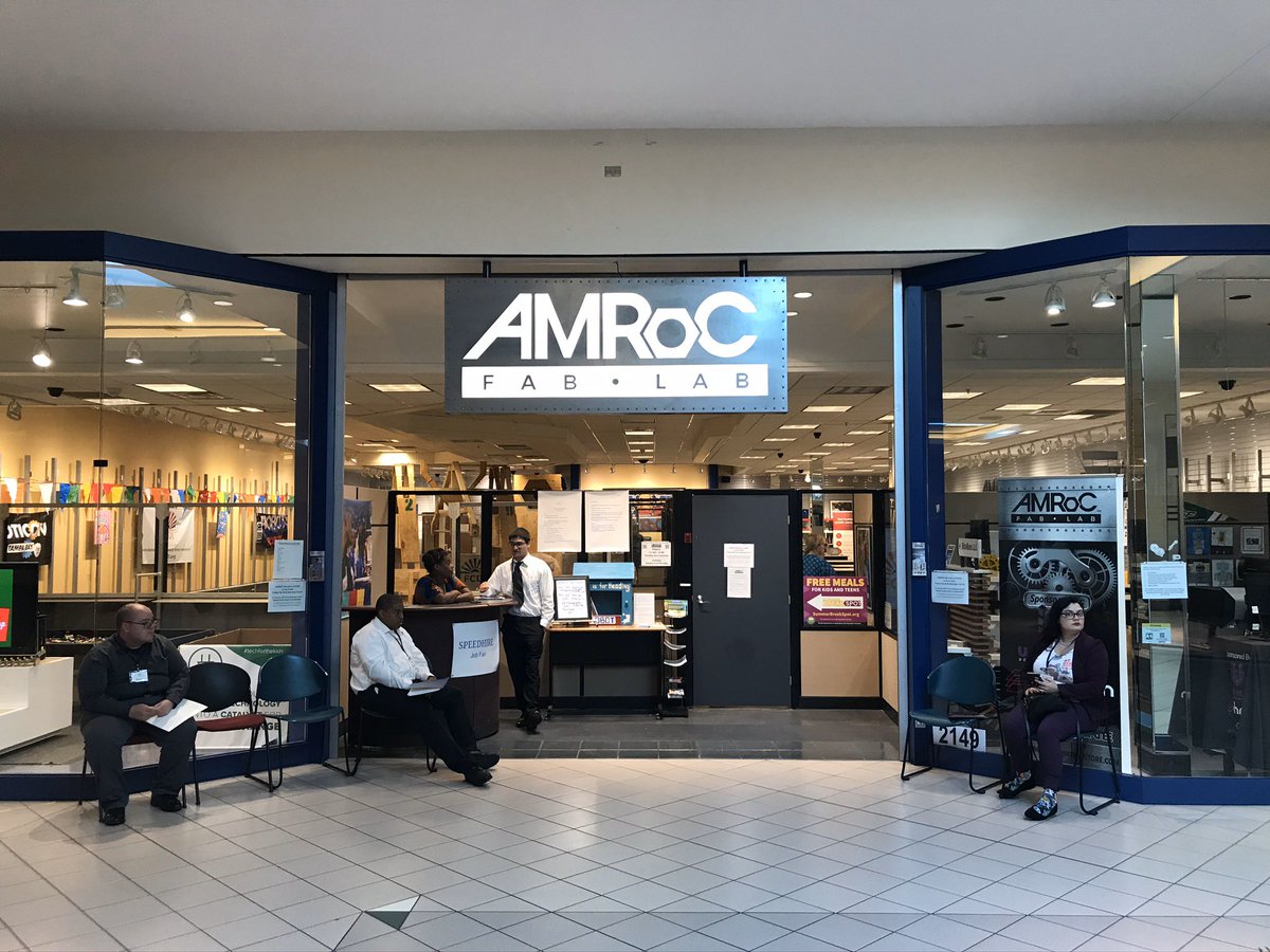 MarkSharpe39kft's tweet image. The @TampaInnovation #TechHire SpeedHire Program launches #Uptown - Thank U @AMROCFabLab for allowing us to use your space