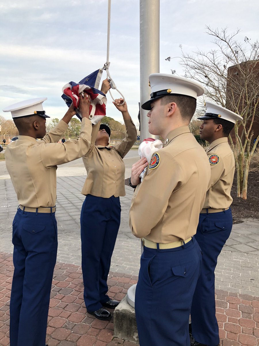 PMcjrotc's tweet photo. The Phoebus High School Color Guard team retiring the colors after the school day. #WeAreHCS https://t.co/lqeFPJM57h