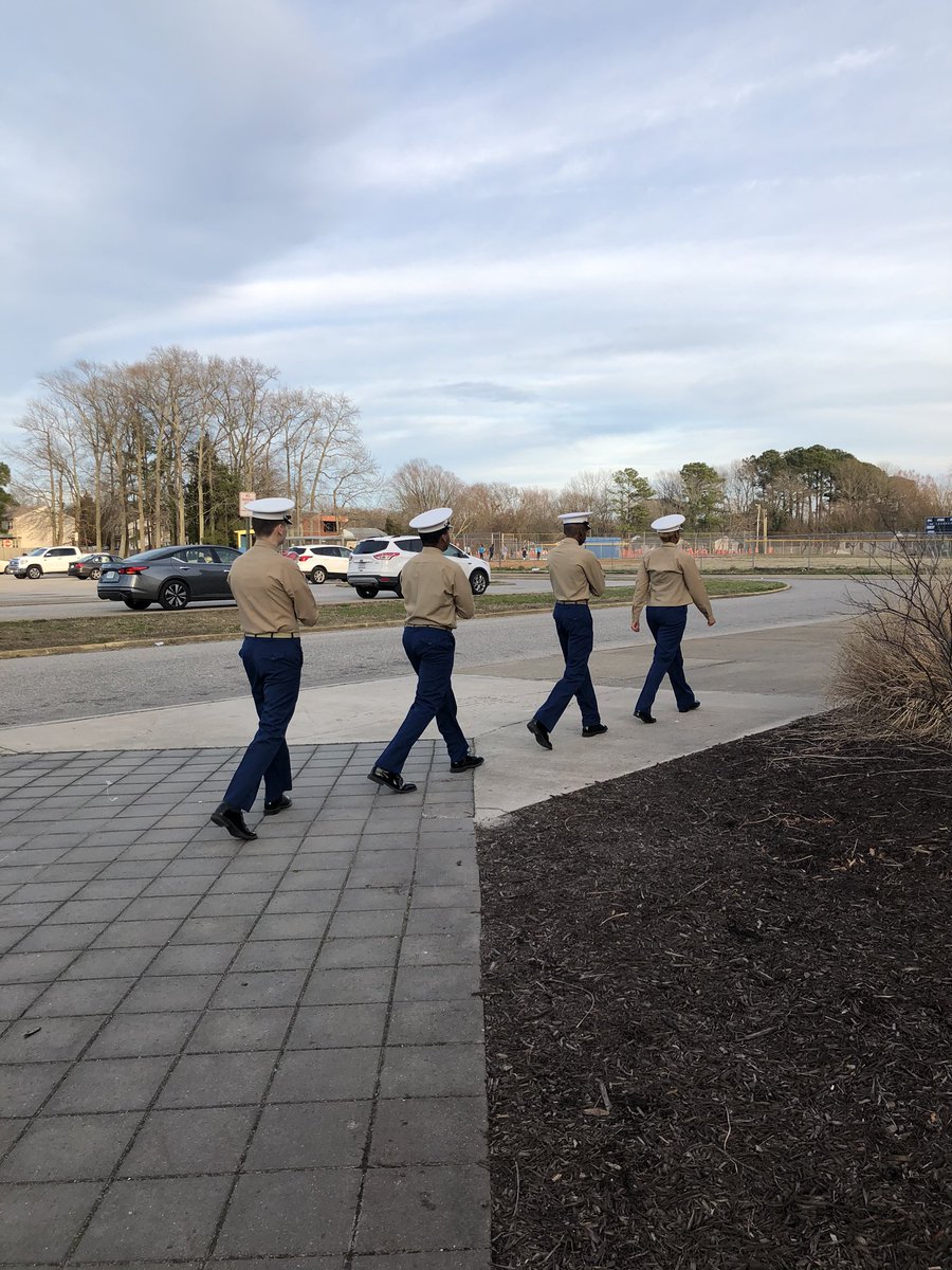 PMcjrotc's tweet photo. The Phoebus High School Color Guard team retiring the colors after the school day. #WeAreHCS https://t.co/lqeFPJM57h