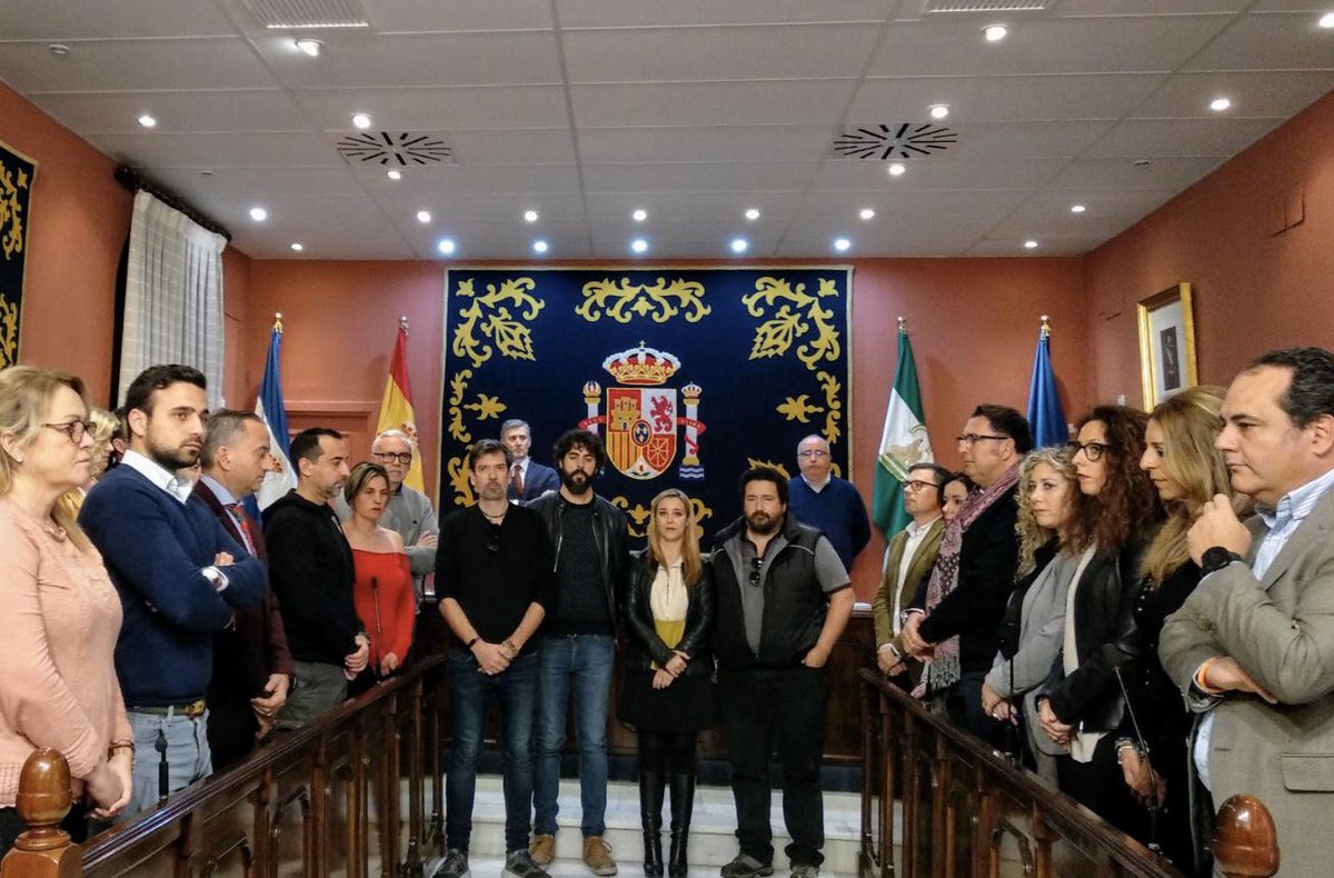 Hoy hemos comenzado el pleno guardando un minuto de silencio en memoria del joven fallecido ayer en un trágico accidente laboral en el polígono Alcalá X. Para ello nos han acompañado CCOO y UGT. 
DEP #seguridalaboral