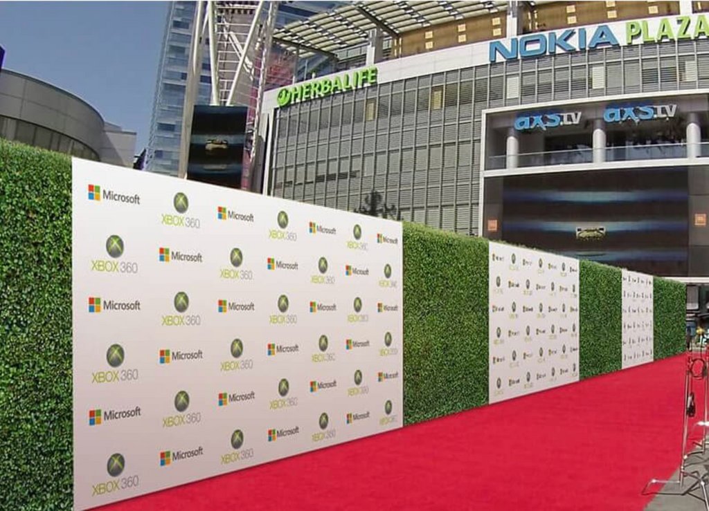 StepandRepeatLA's tweet photo. Did you know that we can do hedge wall + media wall combos? 
 This gives you a great opportunity to add accents and is a great way to break up your red carpet with various backgrounds for photo opportunities ⭐️✨⭐️
 #stepandrepeatla #mediawall #redcarpet #hedgewall #custom https://t.co/gYAzkiJKj1
