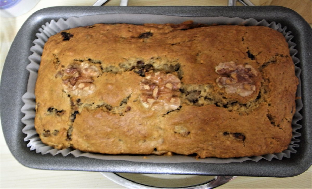 BahaNick16's tweet photo. An old favourite fresh from t'oven, #DateandWalnut, great with tea, coffee or ice cream.... 😋 https://t.co/wWlDRNtmat
