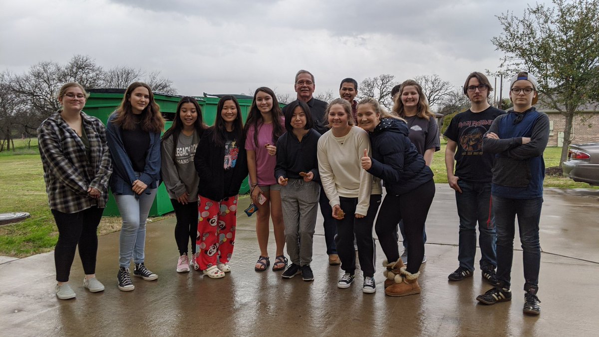 LHS_KeyClub_'s tweet photo. We celebrated Luck Week today by serving at Feed the Kids with Legacy Debate! https://t.co/MRgLts4ueE