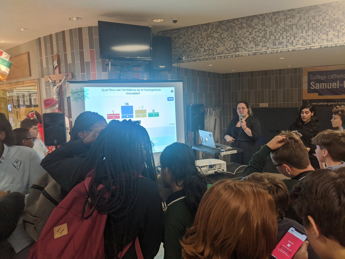 CcSamuelGenest's tweet photo. Au Pavillon, on souligne durant l'heure du dîner la semaine de la francophonie avec un sondage Kahoot. Merci à Mme Beaulieu-Chabot! #SAMFierté #LaserEtFier #SAMFiers https://t.co/2PM30rO6kx