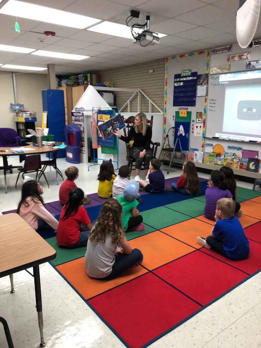 tanyakayd's tweet photo. Read Across America Week - Day 3!  #pngproud #tinytribe #beeamazing https://t.co/fZSevv7DUp