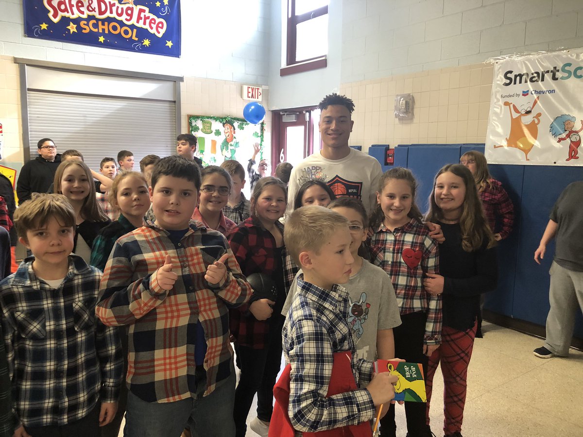 @RodneyGallaghe6   Thanks for posing with my 4thgraders today.  I hope you all had a blast!