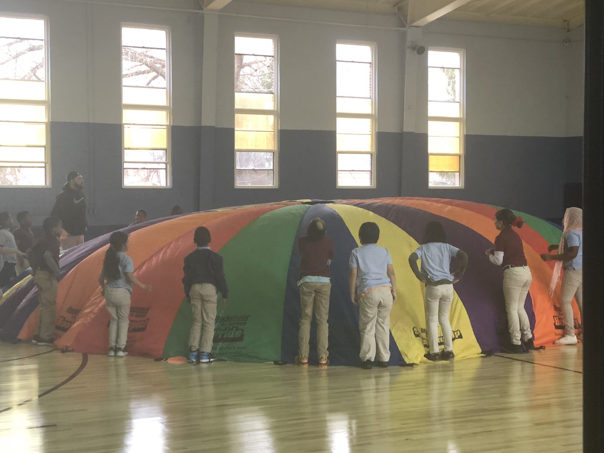 AnelliJill's tweet photo. #SASCitizenship #sascatoms Shout out to our amazing PE teacher Mr E!!! Citizenship students engaged and working together!!!! https://t.co/GnD4BED4Ur