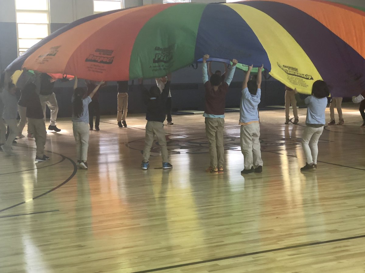 AnelliJill's tweet photo. #SASCitizenship #sascatoms Shout out to our amazing PE teacher Mr E!!! Citizenship students engaged and working together!!!! https://t.co/GnD4BED4Ur