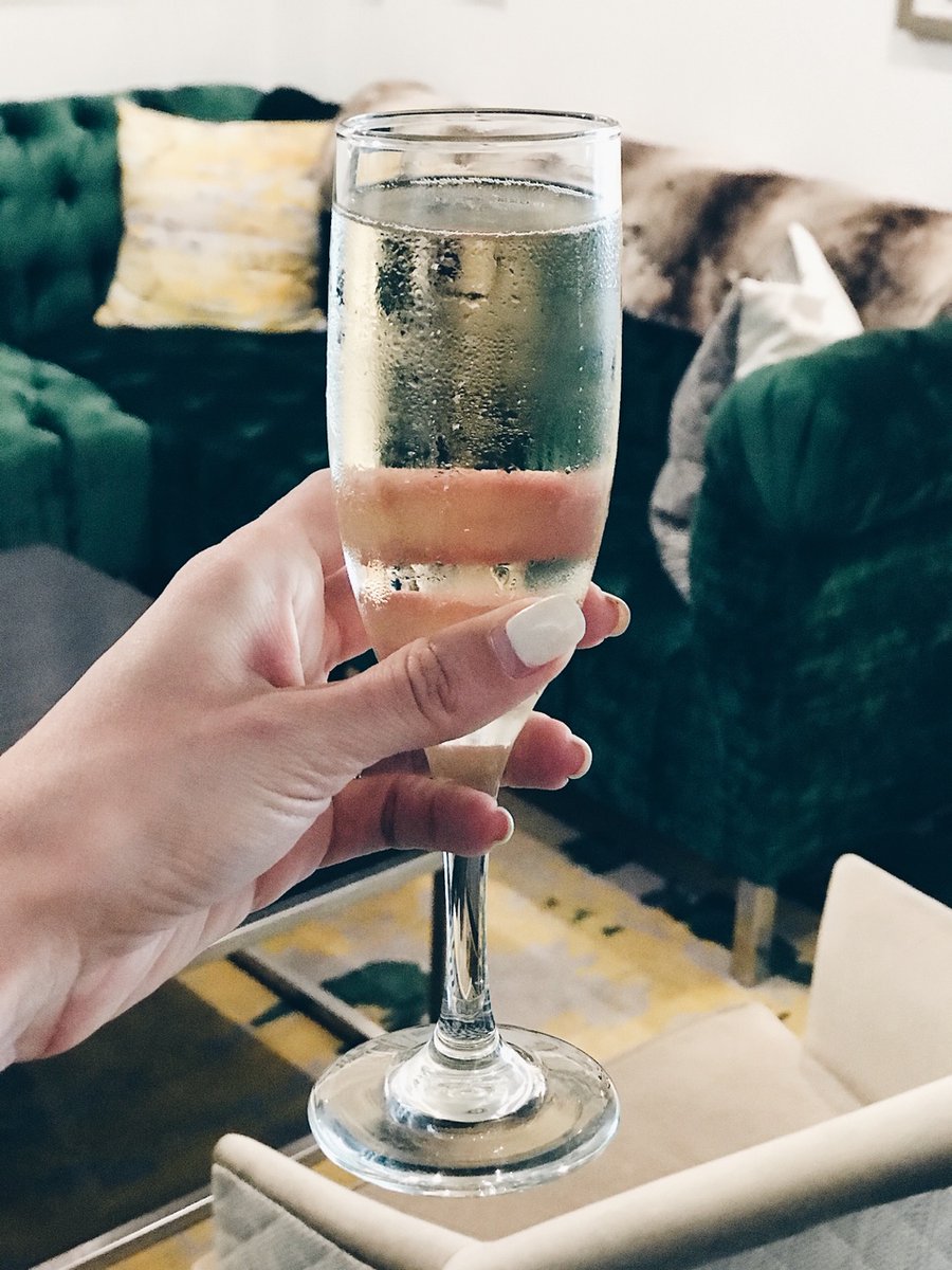 ChamberlainWeHo's tweet photo. We're celebrating making it halfway through the week with some bubbly🍾 Be sure to come by our 'Sparkling Social Hour' held every night from 5-6pm when you stay with us! 
#happyhour #hotelgoals #sparklingwine https://t.co/unw9CFQGIT