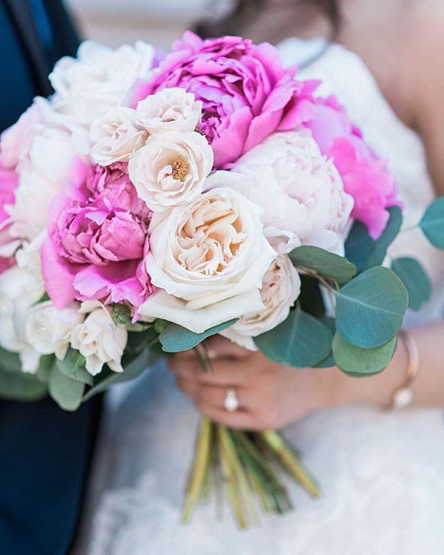My peonies are starting to pop up their little pink sprouts. 🎉🎉🎉 I bought 3 new peony plants last year to the three I already had. Guess who was rolling his eyes at me. Yep, the hubster. I can’t go to a nursery to walking out with “just a few things.… ift.tt/2vv5j4v