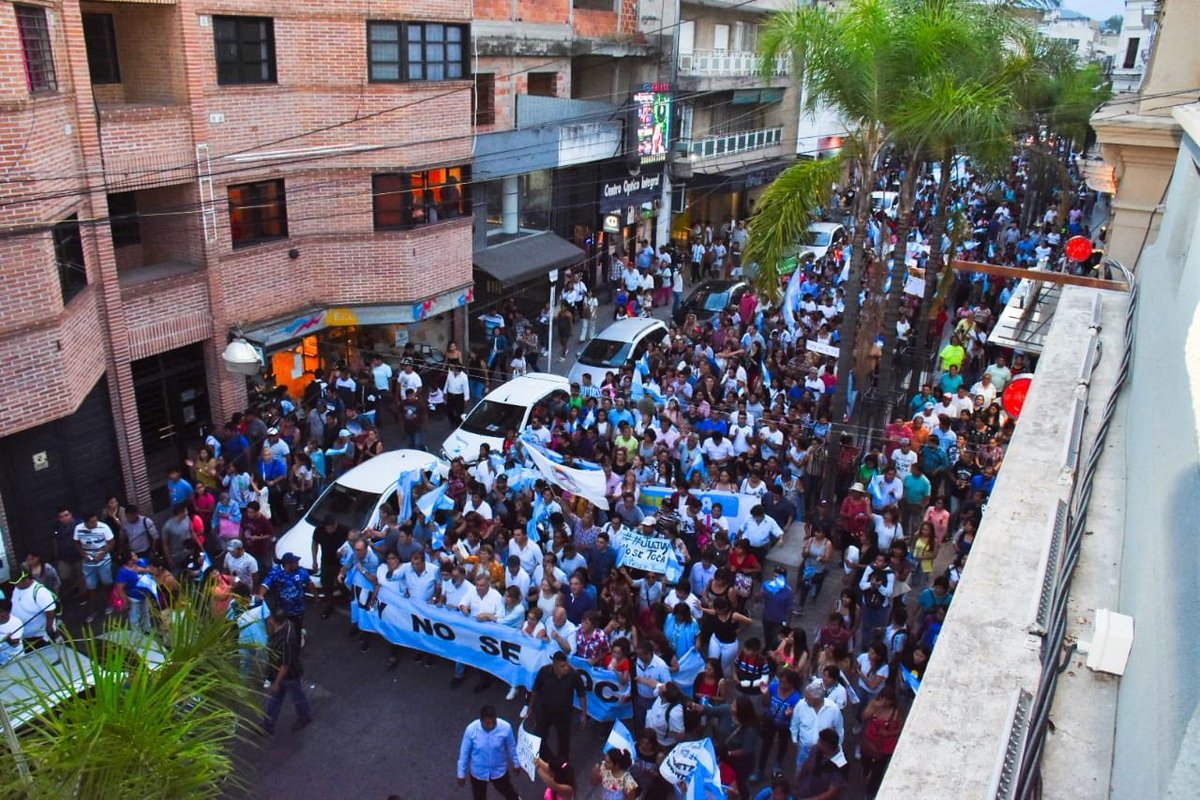 GerardoMorales's tweet photo. Los jujeños no permitiremos que se dañe la institucionalidad de la provincia, el avasallamiento de las instituciones y la Constitución. 
Estamos defendiendo la paz que logramos juntos.
Le decimos no a la intervención federal y no a la libertad de Milagro Sala.

#JujuyNoSeToca https://t.co/EUkKenGFFJ