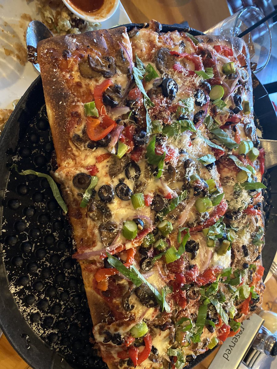 Celebrating our TRC team with some pizza @shandra_hunt @thdsaltarelli <a href="/TonjaBarnicle/">Tonja Barnicle</a>