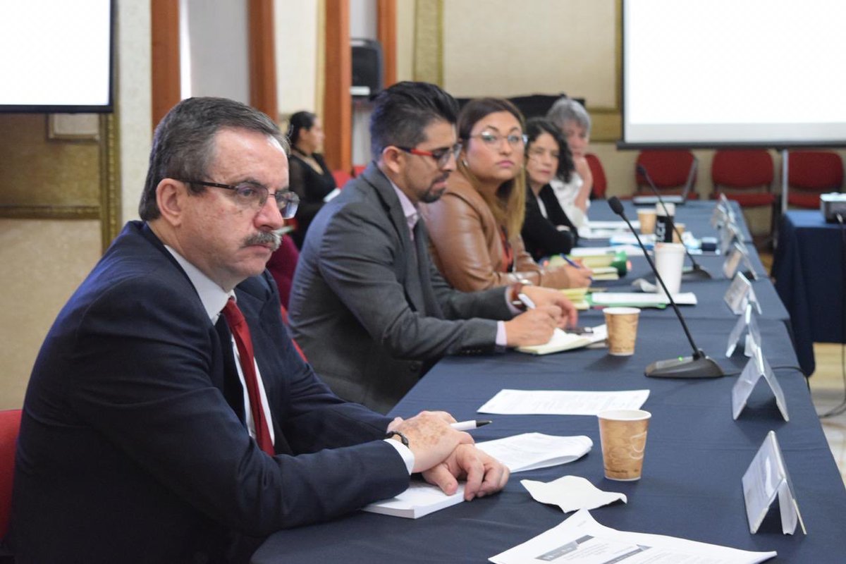 PDHCDMX's tweet photo. Realizamos el Seminario Interno “Criterios orientadores para la construcción del sistema de indicadores con enfoque de #DerechosHumanos de la #CiudadDeMéxico” en el Aula Magna de @EAP_CDMX, colaboran @SeGobCDMX @Finanzas_CDMX @LaAgenciaCDMX @seduviCDMX #EVALUA #CiudadDeDerechos https://t.co/pDlh0Hv5gV
