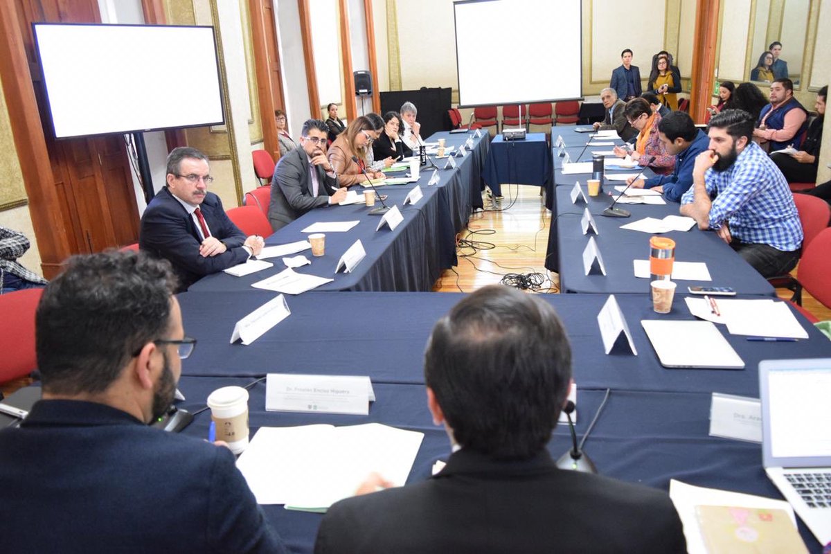 PDHCDMX's tweet photo. Realizamos el Seminario Interno “Criterios orientadores para la construcción del sistema de indicadores con enfoque de #DerechosHumanos de la #CiudadDeMéxico” en el Aula Magna de @EAP_CDMX, colaboran @SeGobCDMX @Finanzas_CDMX @LaAgenciaCDMX @seduviCDMX #EVALUA #CiudadDeDerechos https://t.co/pDlh0Hv5gV