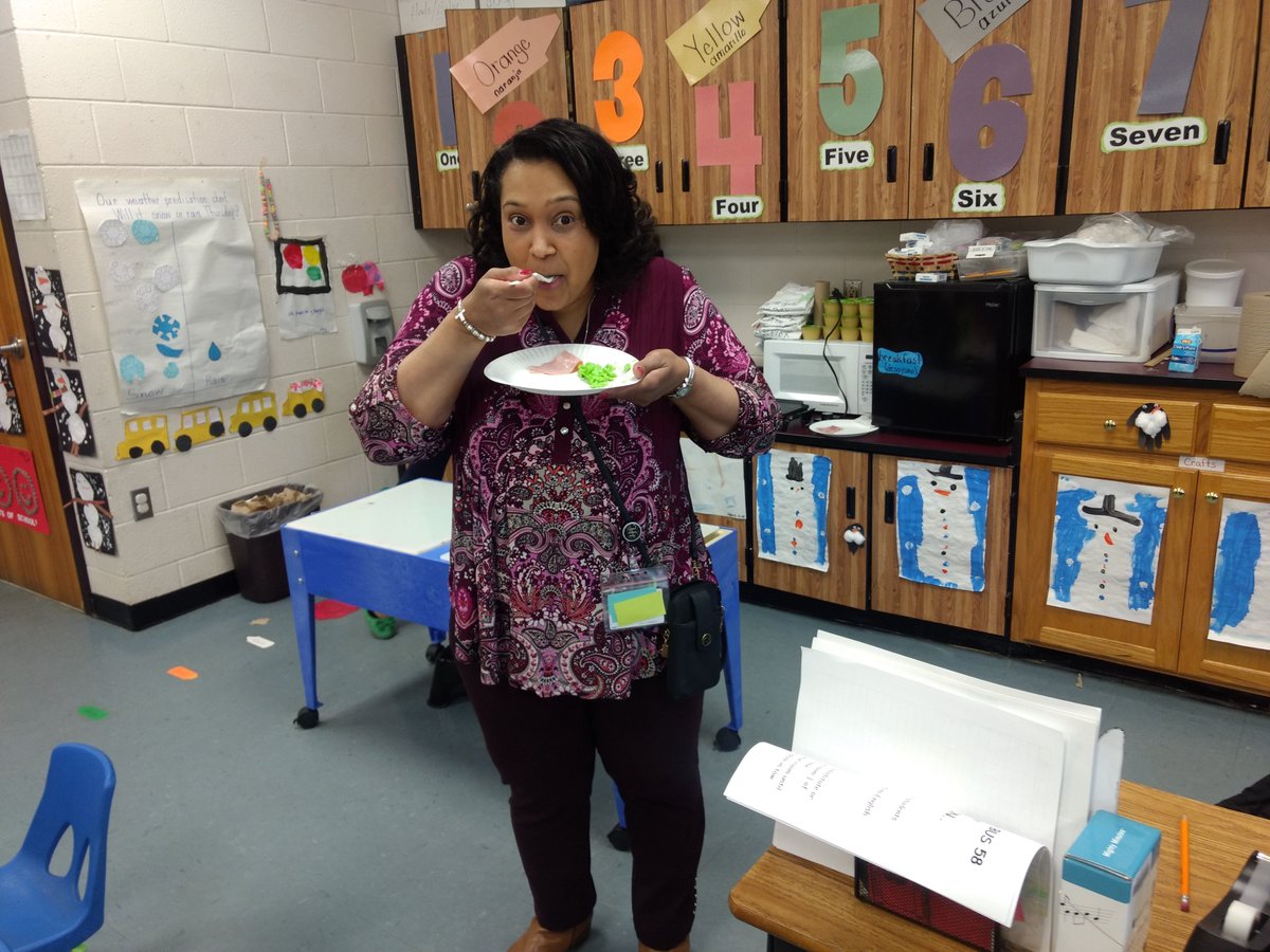 Tonyauwms's tweet photo. Green eggs and ham. I love elementary world! https://t.co/z3eUBcMNH9
