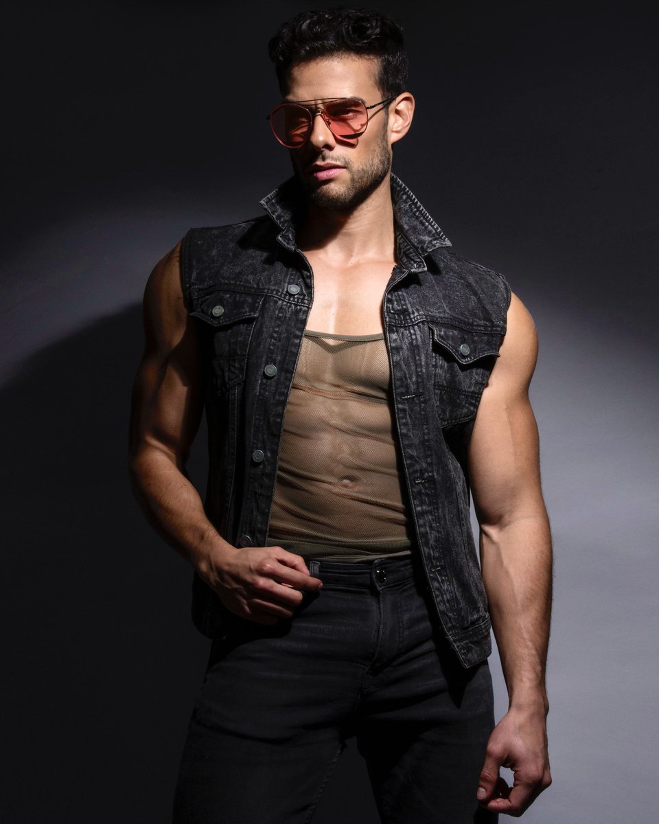Diego_de_Tovar's tweet photo. Transparences... #redglasses #red #transparencias #bodytype #bodylight #fotografia @wil_foto #bio #book #photos #actor #fashionstyle #trend #trendylook #likes #shares #accept https://t.co/koBgt6GzJ6
