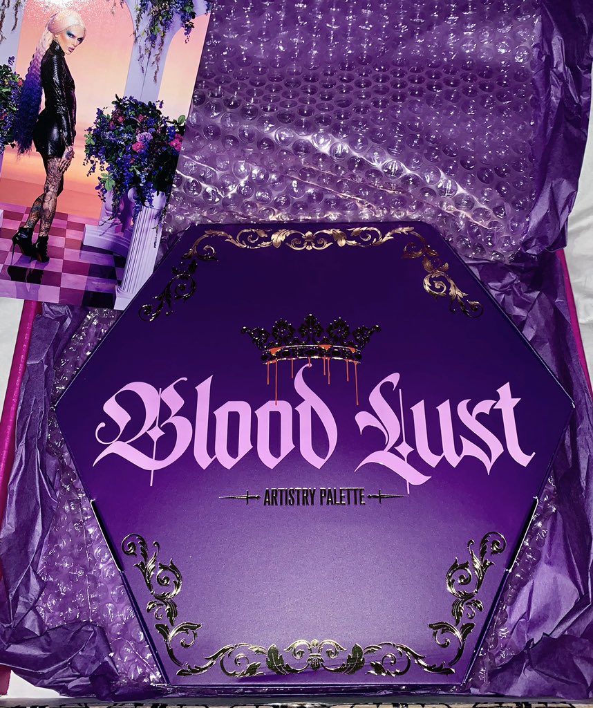 good_gensler_'s tweet photo. #GIVEAWAY time!!! @JeffreeStar Blood Lust Palette 💜
RULES: 
Retweet &amp; must be following! 

Subscribe to my YouTube (Link in my bio) and screenshot your subbed with notifications on and reply with photo! 

Check out my latest video and leave a comment! https://t.co/OIgjjivE9p https://t.co/aTnq8UzlL1