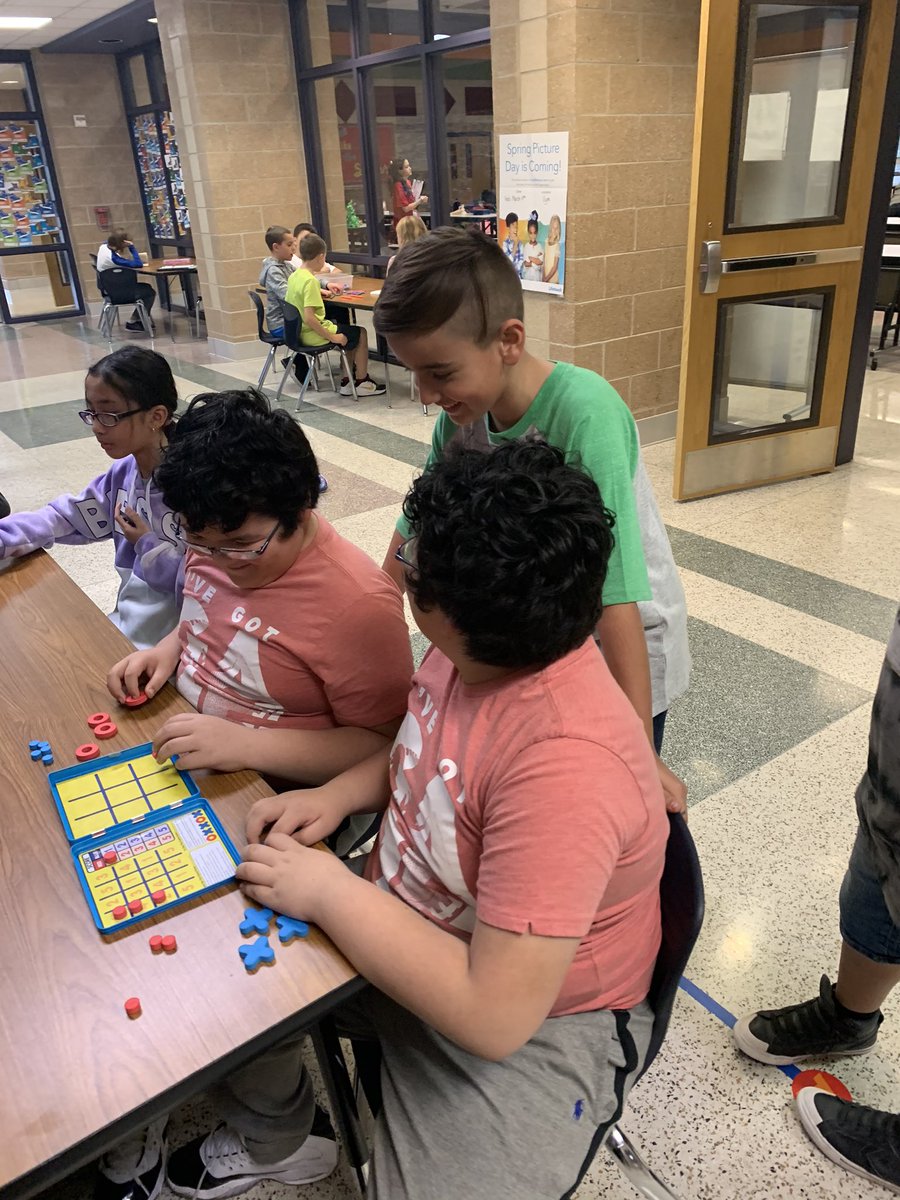 MrsBennettCCE's tweet photo. Yesterday in leadership club, we talked about being a leader with our voice. 🗣 We practiced giving character compliments to others! #midwayandbeyond #cceandbeyond https://t.co/l6ZyJgR64X