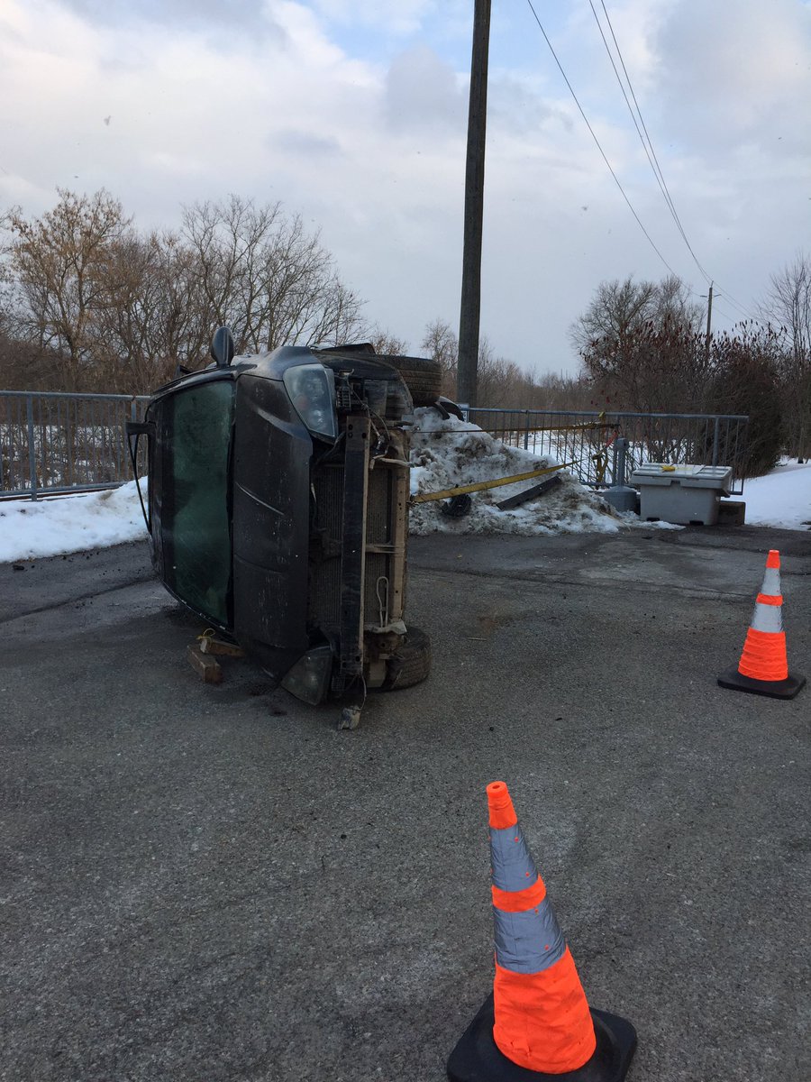 305Stn's tweet photo. Excited for a big night of training! Auto ex, Tanker operations, and @Peel_Paramedics Ambulance walk through. Special shout out to @grampafire for the help setting up! #training #firefighter #community @FirehouseNews @ofba1971 @fireengineering @pbebb201 #305 @Caledon_Mayor https://t.co/uklvGTHaXD