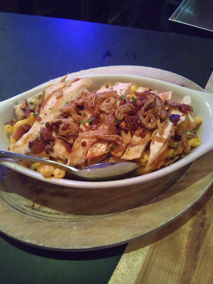 Tonight's main course. Bacon macaroni &amp; cheese w/ grilled chicken. #BarBacon