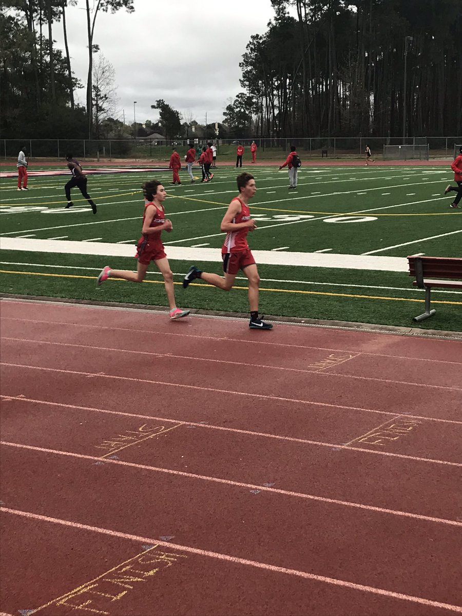 Crazy proud of these 2 @HumbleISD_AHS freshman, Michael & Oliver! First & Second Place in 3200🥇🥈Time 10:01 (+ some fractions of a second) #NeckAndNeck #BreakingRecords @atascocita_xc