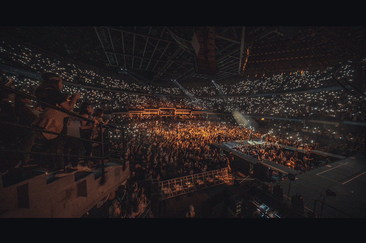 nickcarter's tweet photo. Muchos gracias Colombia for welcoming us with love. We will see you again soon ❤️ #bsbbog1 #bsbbog2 #dnaworldtour https://t.co/pjjMkhNg1H