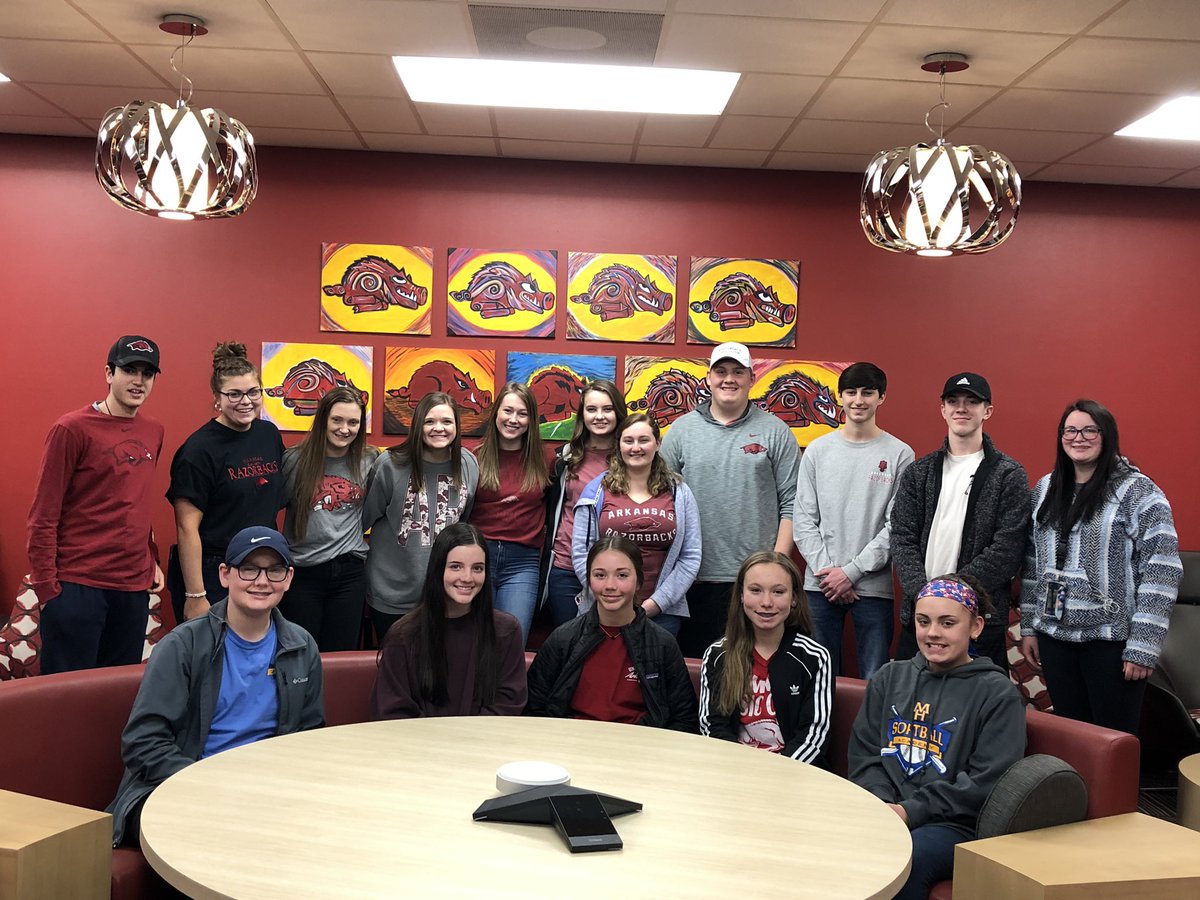 wecook1992's tweet photo. #FBLADay at @UniversityOfArk Walton College of Business tour & business plan competition. Almost Razorback game time! @Dr_JakeLong @Bomber_FBLA @cbrooke_chapman @EdDcte @wham_kathy @MHJuniorHigh @MHHSGoBombers https://t.co/o6hxkpT7TY