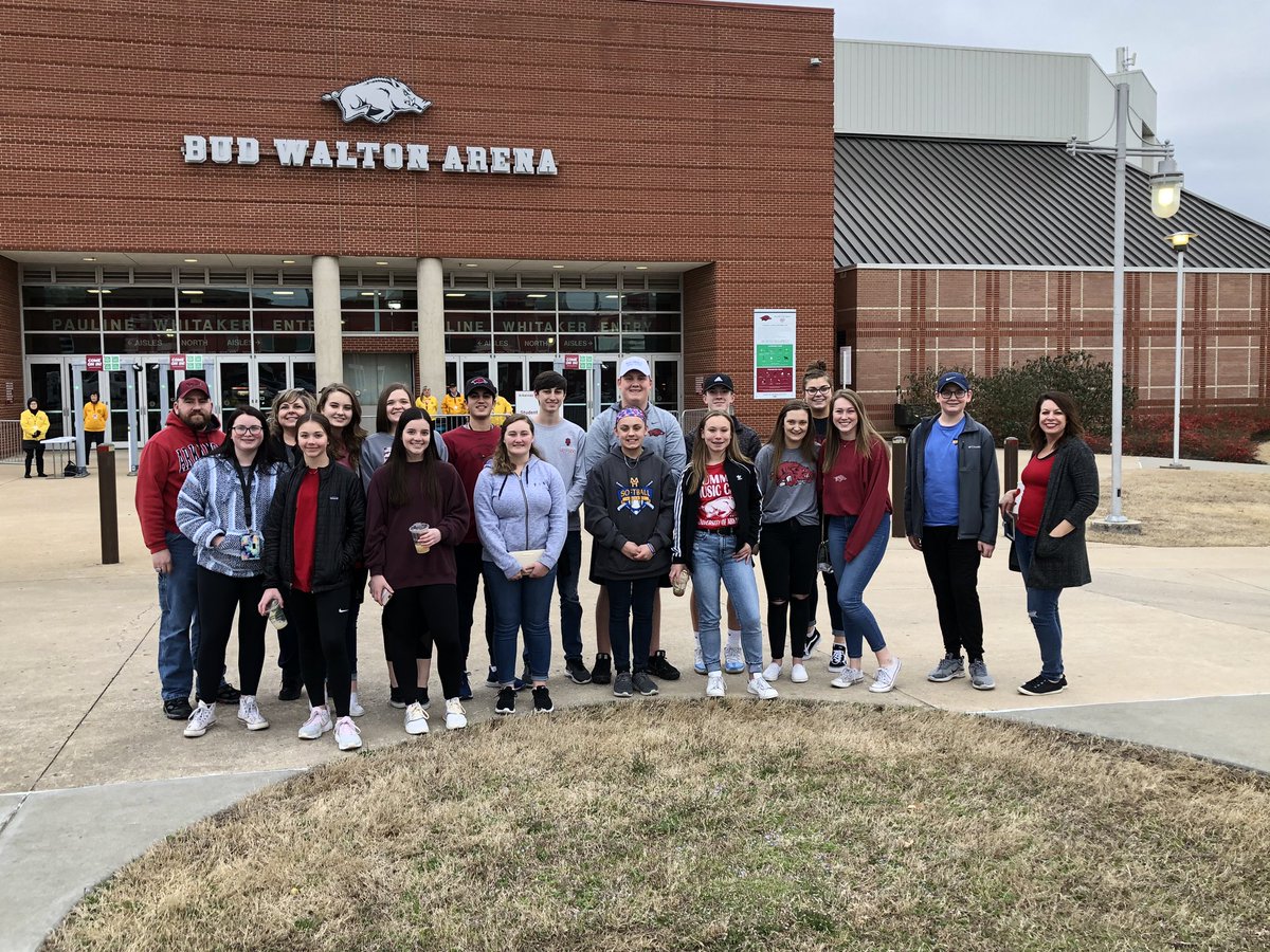 wecook1992's tweet photo. #FBLADay at @UniversityOfArk Walton College of Business tour & business plan competition. Almost Razorback game time! @Dr_JakeLong @Bomber_FBLA @cbrooke_chapman @EdDcte @wham_kathy @MHJuniorHigh @MHHSGoBombers https://t.co/o6hxkpT7TY