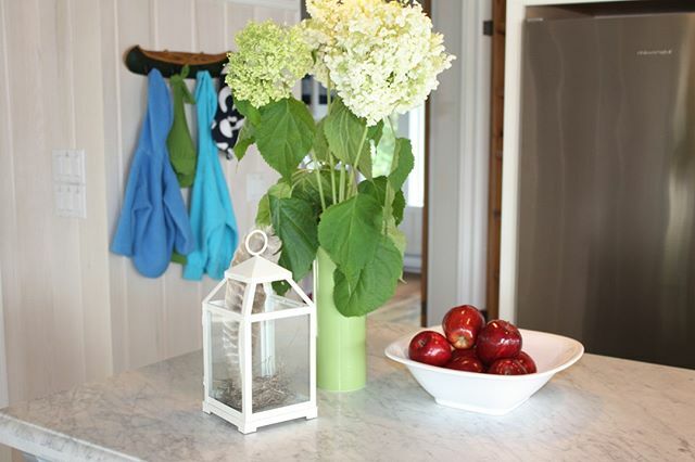 hilltopinterior's tweet photo. Hopefully we will see flowers in our cottage gardens soon.⁠
⁠
~~⁠
Design and Furniture by @hilltopinteriors⁠
~~⁠
#hilltopinteriors #Muskoka #cottage #boathouse #lakerosseau #cottageliving #interiordesign #home #style  #interior #design https://t.co/22DpBUXBWp