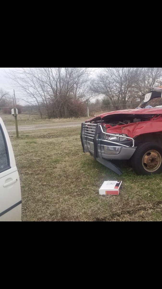 gma_suzanne's tweet photo. @UPSHelp What kind of delivery is this called?? UPS just threw this box out in our yard close to the road (just ignore the wrecked truck 😂😂)
Our house is about 30 yards from where it was thrown.... ??? No teeth marks from dogs.... soooo 🤷🏻‍♀️ https://t.co/fh6e224tNZ