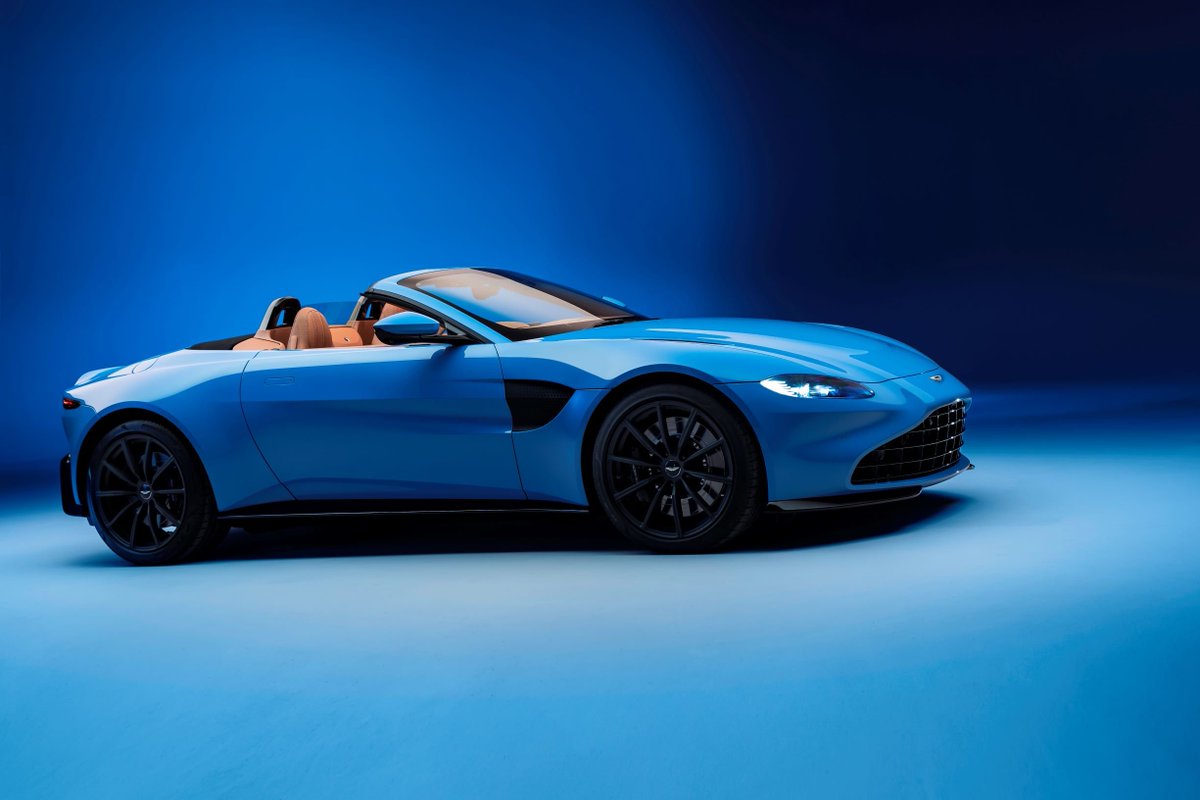 AlertaRacing's tweet photo. Ante la cancelación del Motorshow de Ginebra, Lawrence Stroll se presenta formalmente como el nuevo Presidente Ejecutivo de Aston Martin, con una inversión inicial de £500 millones y además presentó sus nuevos modelos del DBX, un Vantage Roadster y el bellísimo V12 Speedster. https://t.co/MbvjVr5zQg