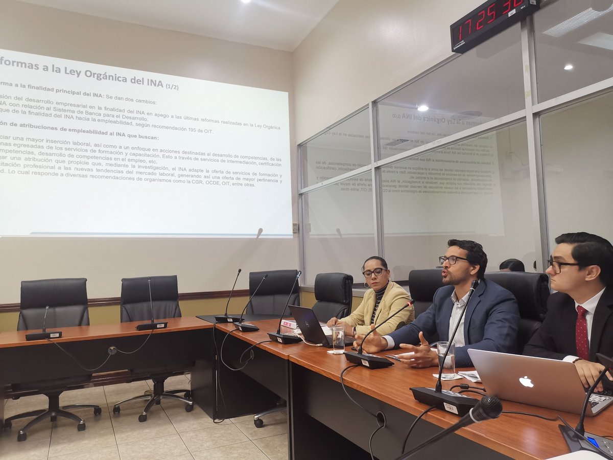 lguido's tweet photo. Estamos en la Comisión de Ciencia, Tecnología y Educación, donde recibimos en audiencia a Andrés Valenciano, Presidente Ejecutivo del INA, quien presenta el proyecto de ley para fortalecer la capacidad del INA de responder a los desafíos de la 4ta Revolución Industrial #CienTec https://t.co/E4wBStjR1o