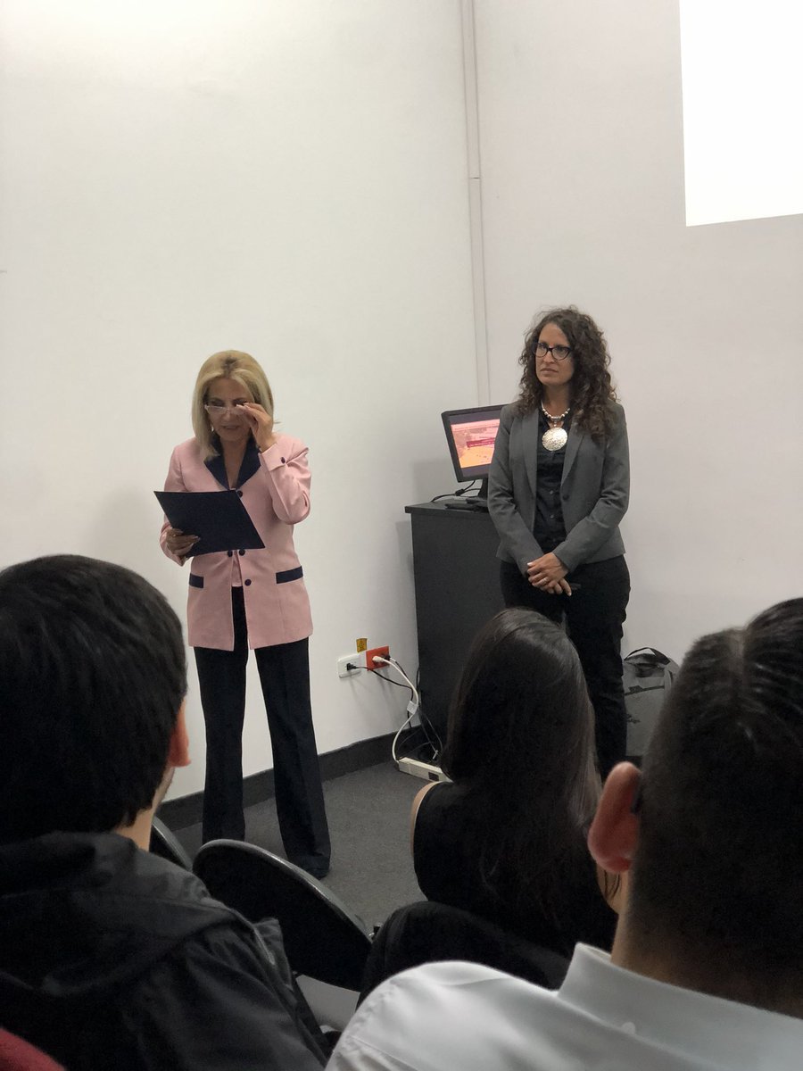 Camila_Sarabia4's tweet photo. Comenzando con la charla sobre logística inversa una propuesta de la económica circular con la Dra. Celina Amato desde Argentina. @rrosales1975 @PatricioTorrees #faciade #SupplyChainUIDE https://t.co/qvAPJ22n9w