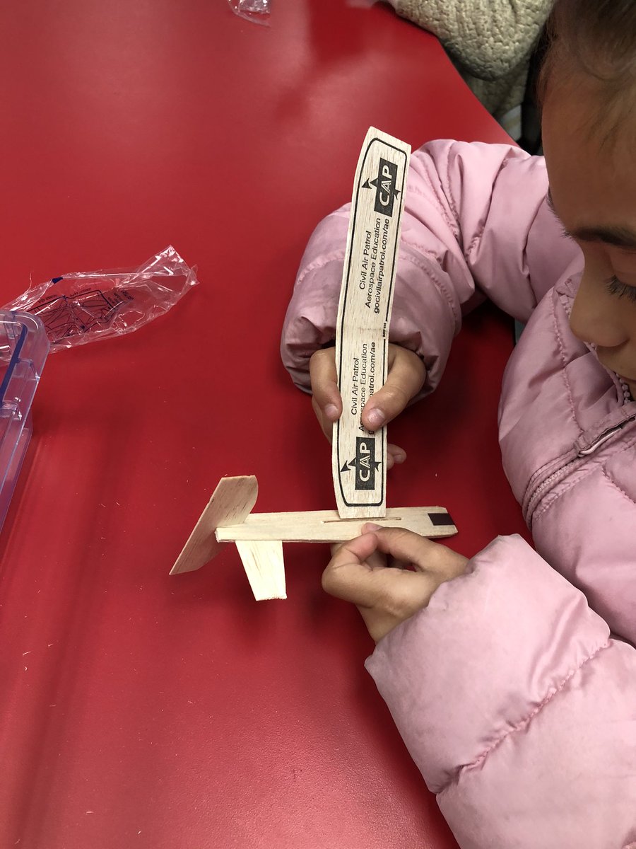SteamingBoland's tweet photo. @mrshuffsteam #civilairpatrol 
First grade learning airplane parts and putting together planes to fly! https://t.co/xT8bR4P5Fq