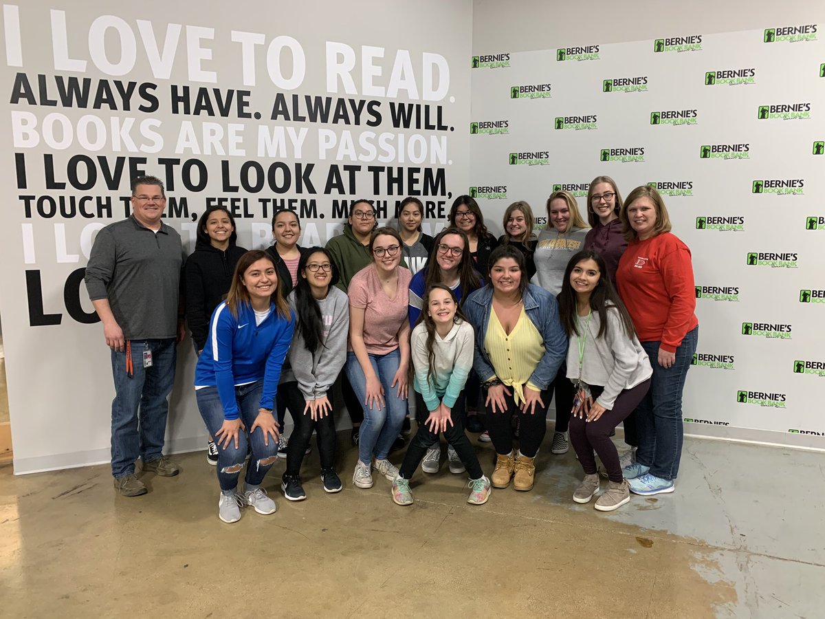 LThorson214's tweet photo. Great collaboration between @BG_Bison @RMHSMUSTANGS &amp; @NLU_Wheeling Ed Rising Club members at @berniesbookbank ! @District214 @KozKnowz #readingrocks ❤️📚 https://t.co/Ssfq1XMtZM
