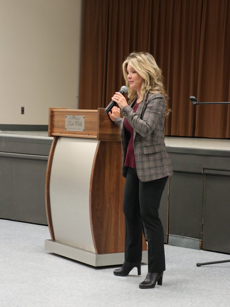 SwanValleyCU's tweet photo. SVCU took the time on Tuesday to "Focus on the 90%" with powerful advice from guest speaker Darci-Lang. Thank you Darci for sharing such an important message on the power of positivity.  Joining us, our staff from RG Fast in The Pas &amp; our sister CU in Flin Flon. https://t.co/rP66s7kvsW