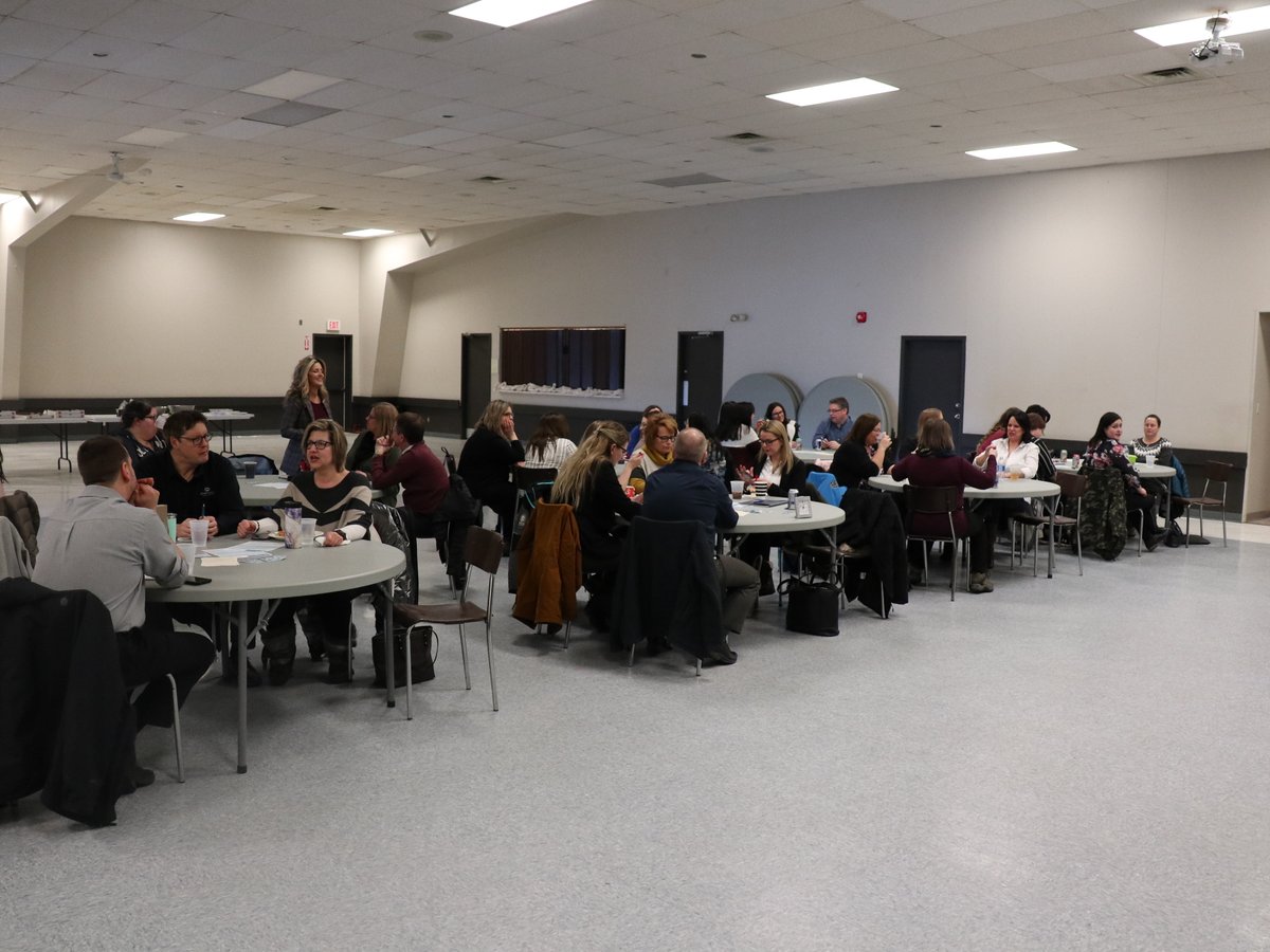 SwanValleyCU's tweet photo. SVCU took the time on Tuesday to "Focus on the 90%" with powerful advice from guest speaker Darci-Lang. Thank you Darci for sharing such an important message on the power of positivity.  Joining us, our staff from RG Fast in The Pas &amp; our sister CU in Flin Flon. https://t.co/rP66s7kvsW