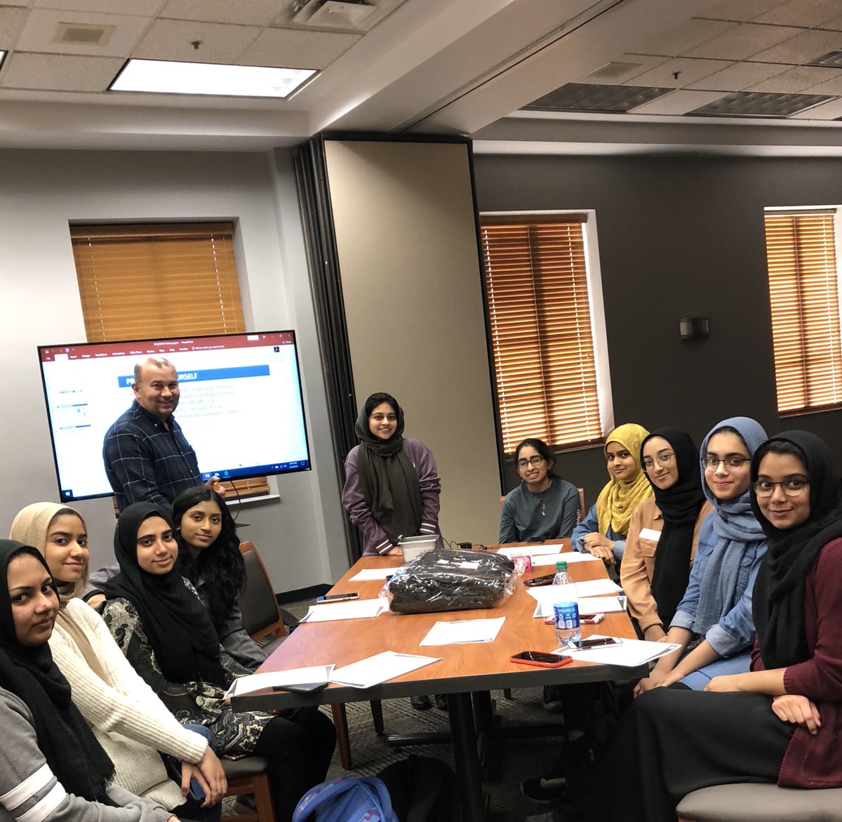 ElmhurstEats's tweet photo. It was fun working with Food Recovery Network on Food Safety Training! Thanks for having us! ๐
#foodrecoverynetwork #foodsafety #elmhursteats #elmhurstcollege https://t.co/eSss2ICQHP