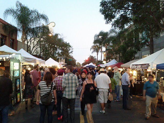 levittsanjose's tweet photo. Kick off the first weekend of March with an evening in #DTSJ for San Jose's #SouthFirstFriday event, @artwalksj. Check out some #art, listen to live #music performances, & grab a bite to eat. https://t.co/QZNhhmXzty https://t.co/4k434nwQm3