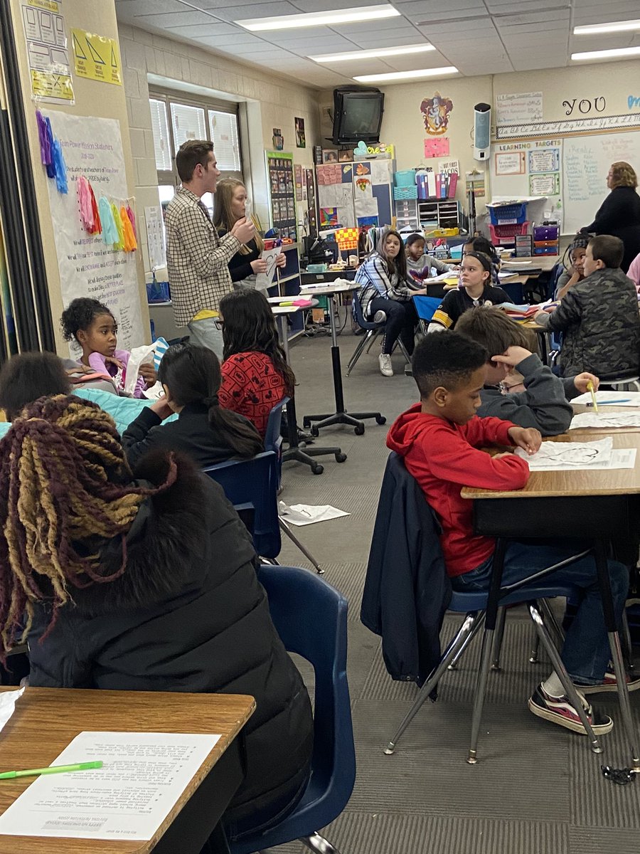 pickservicelea1's tweet photo. So proud of Mr. Henry &amp; Miss Rylee for talking to 5th graders @DMS_Proud about being kind 👏 @mr_ulbrich https://t.co/JBndMOEdmp