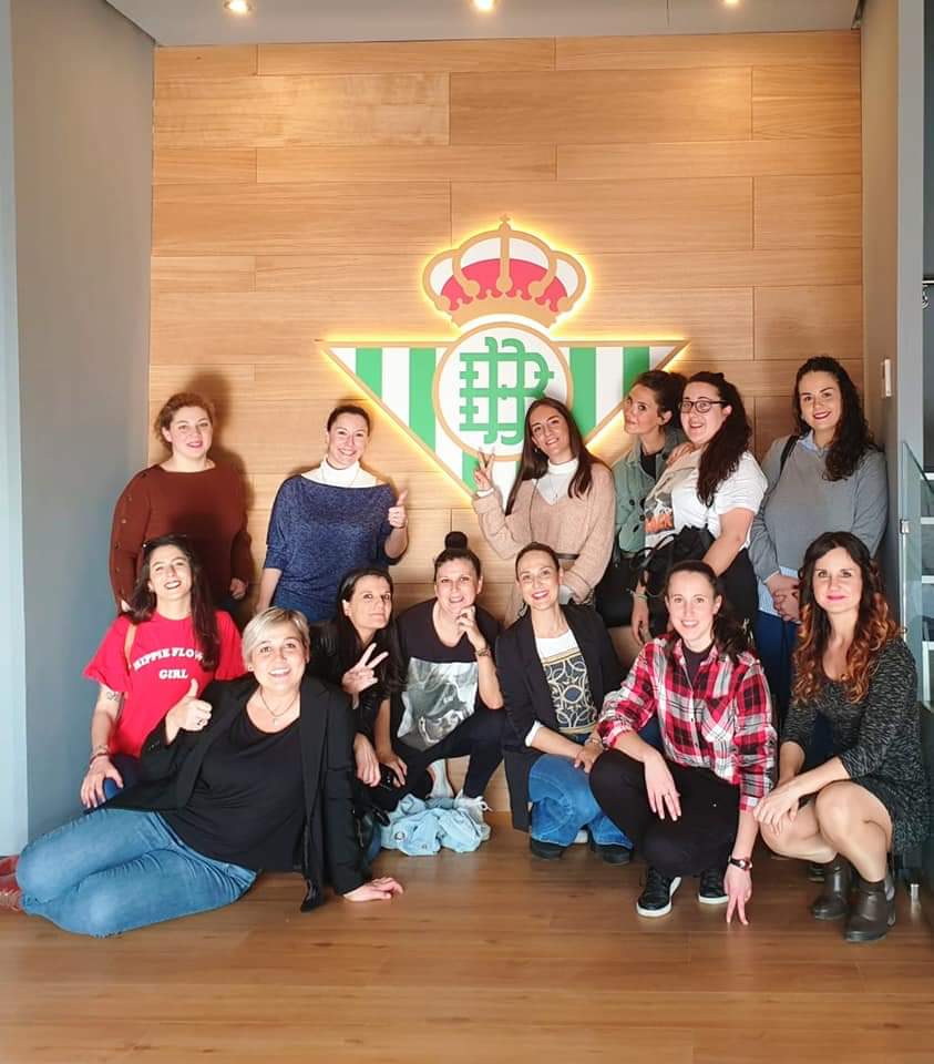 angelatibuca's tweet photo. #SemanaMujerBetica @RealBetis #giramujeres #almanatura 💚 https://t.co/U14sYVMczz