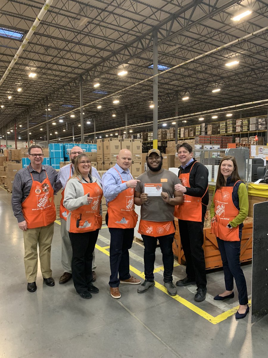 CPrattTHD's tweet photo. Awesome recognition at 5362 being personally handed out by @MarkQHolifield @StephSmithTHD @Travis0703 https://t.co/a8z1WeCejI