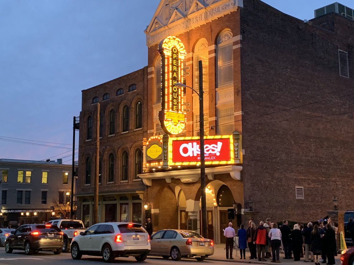 wuky's tweet photo. The new marquees is lit! #ohyes #lexoperahouse https://t.co/ww0h0Z1Tb7