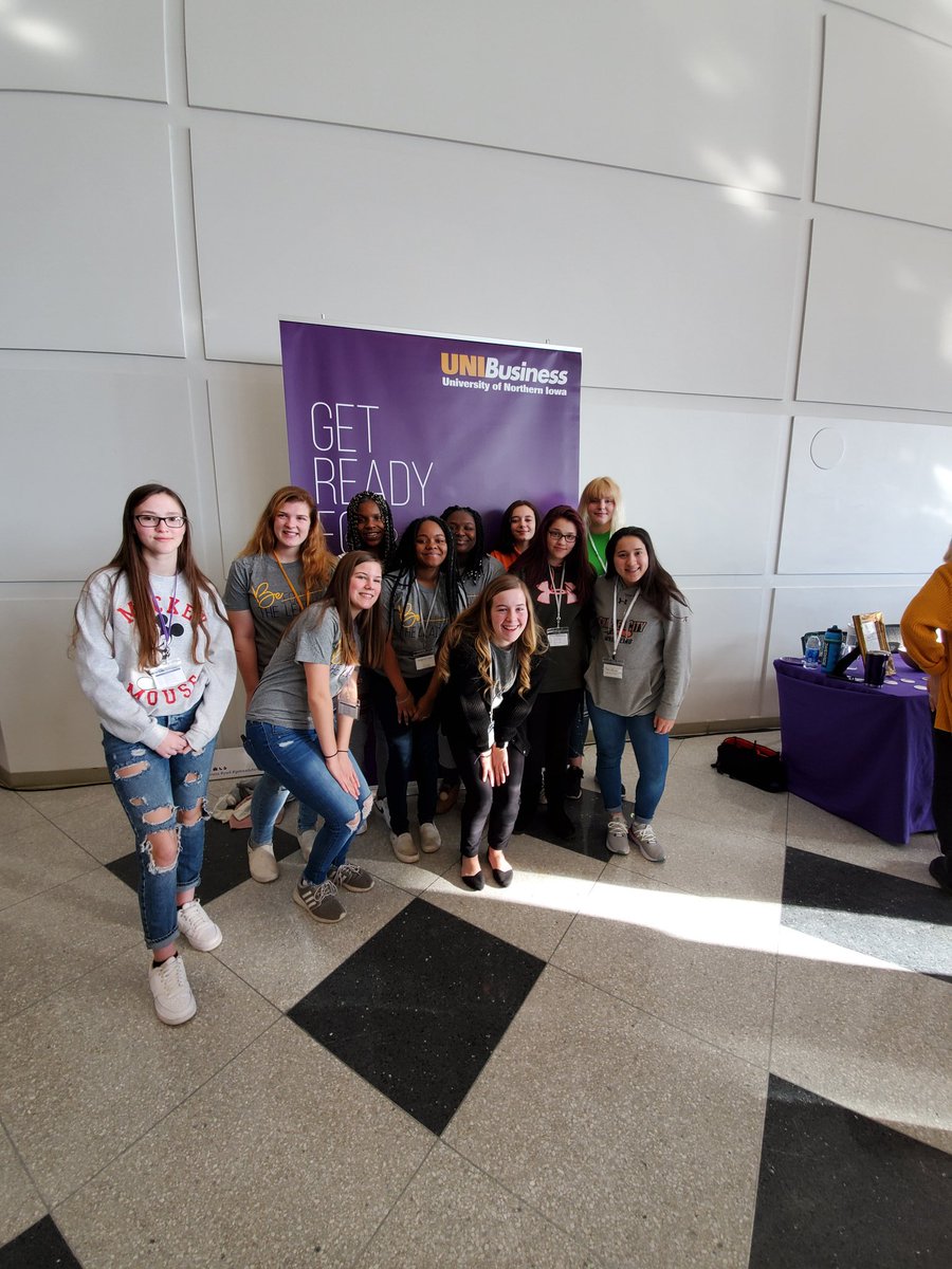 kretter81's tweet photo. CC young women learning leadership from one of our own Madison Davis... #empoweringwomen https://t.co/KBifq5eDCP