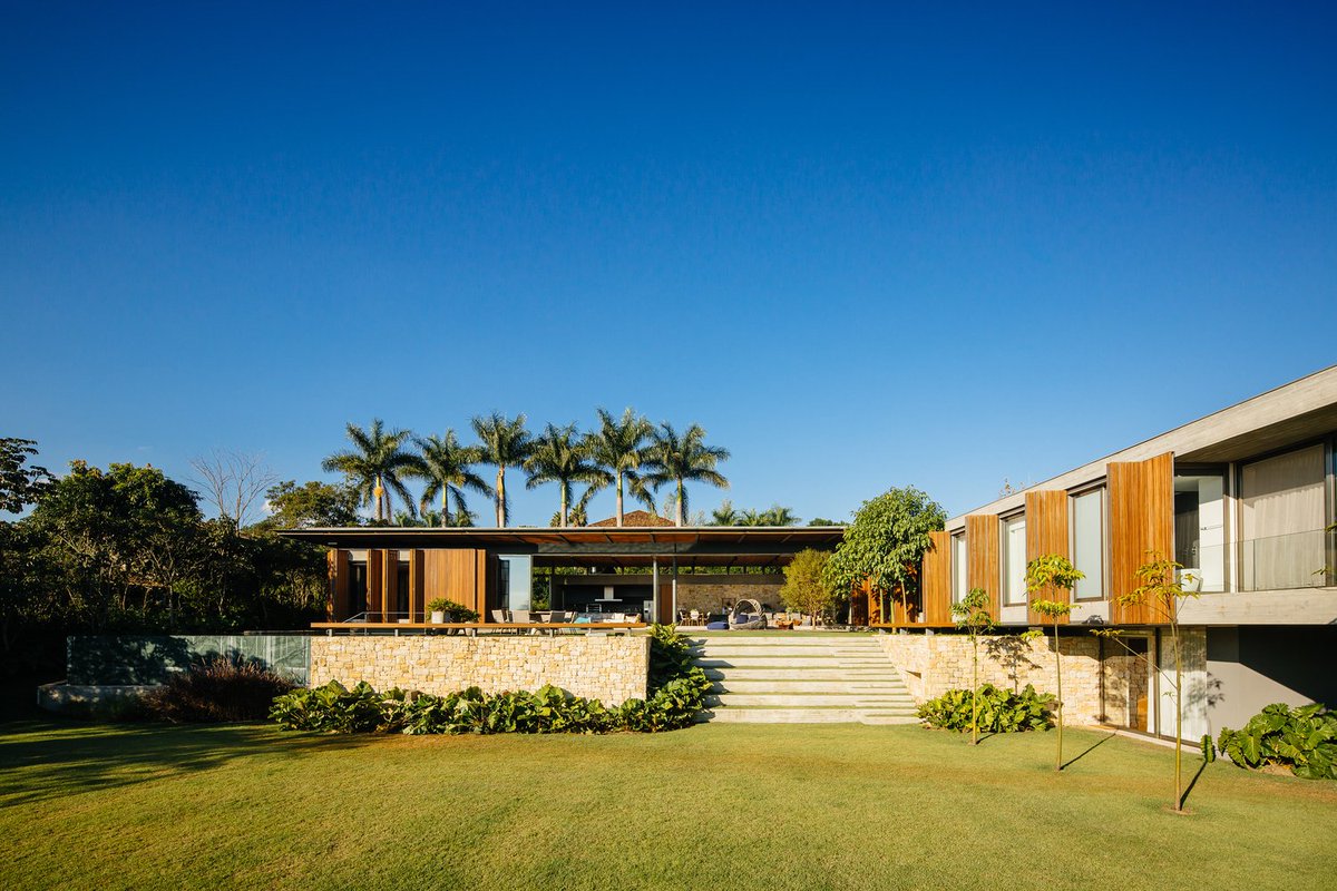 ryanrealestate's tweet photo. Well-manicured lawns and lush landscaping bring a lot of visual appeal to the #exterior of this #dreamhome.  https://t.co/joW1p05QRX https://t.co/ReP1mWwQxV